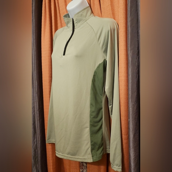 💵3/$20 Green Long Sleeve Athletic Top - Picture 1 of 8